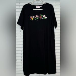 Quacker Factory embroidered dress w/short sleeves & side seam pockets